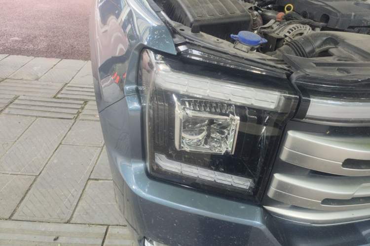 Used JMC DaDao 2023 Pursuer 2.3T Diesel Automatic 4x4 Standard-Wheel Prestige Model Right Front Headlight