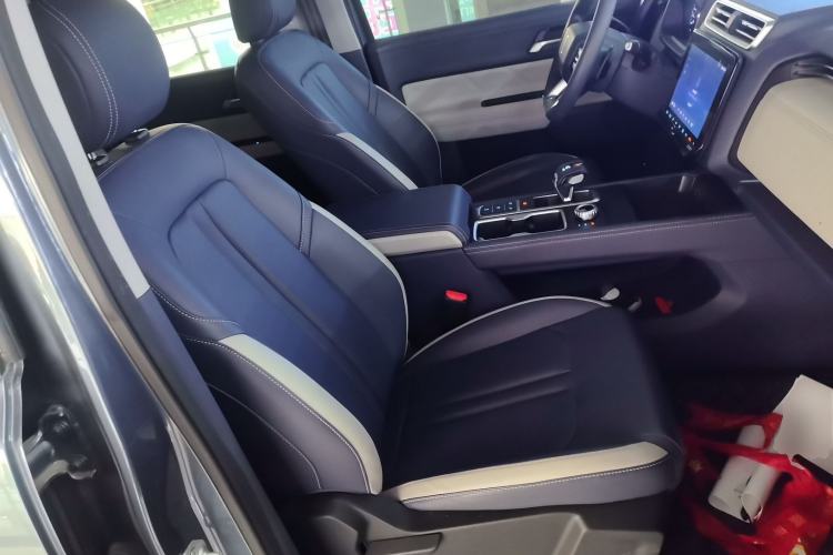 Used JMC DaDao 2023 All-Win 2.3T Diesel Automatic 4x4 Long-Wheelbase Comfort Edition Right Front Seat