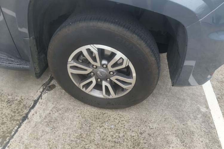 Used JMC DaDao 2023 Pursuer 2.3T Diesel Automatic 4x4 Standard-Wheel Prestige Model Right Front Wheel Hub