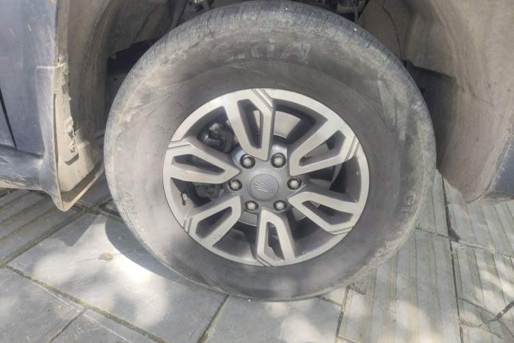 Used JMC DaDao 2023 Pursuer 2.3T Diesel Automatic 4x4 Standard-Wheel Prestige Model Right Front Wheel Hub