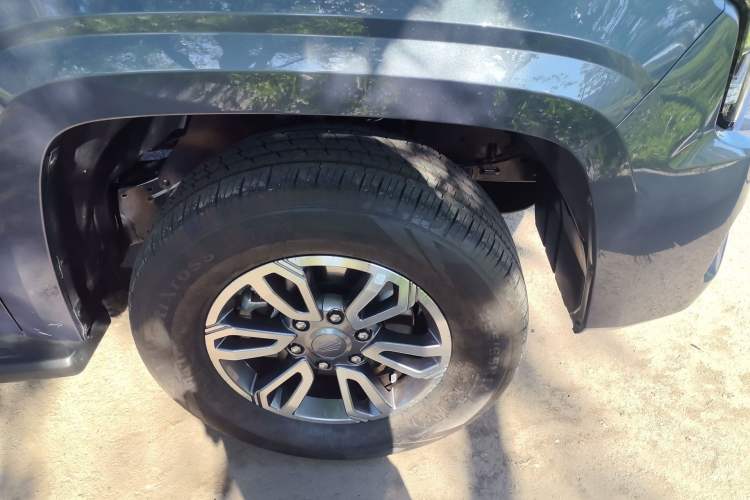 Used JMC DaDao 2023 All-Win 2.3T Diesel Automatic 4x4 Long-Wheelbase Comfort Edition Right Front Wheel Hub