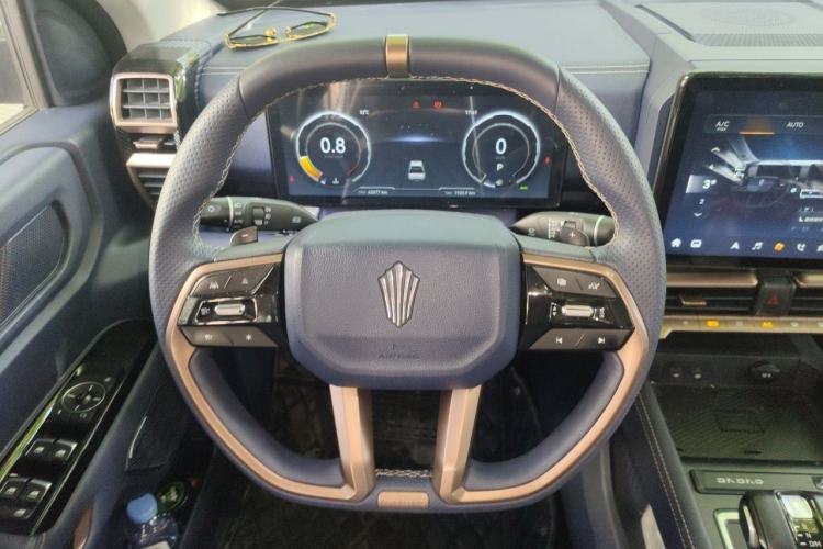 Used JMC DaDao 2023 Pursuer 2.3T Diesel Automatic 4x4 Standard-Wheel Prestige Model Steering Wheel