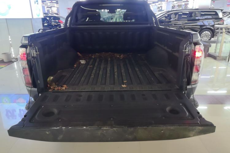 Used JMC DaDao 2023 All-Win 2.3T Diesel Automatic 4x4 Long-Wheelbase Comfort Edition Trunk