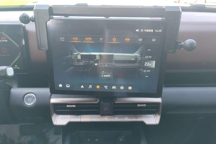Used JMC DaDao 2023 Fly King 2.3T Gasoline Automatic 4x4 Extreme Edition Audio And AC Panel