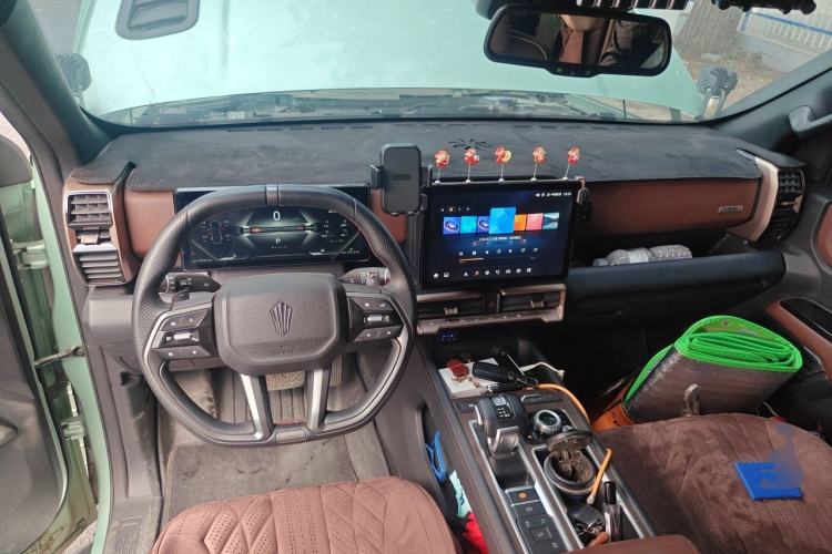 Used JMC DaDao 2023 Fly King 2.3T Gasoline Automatic 4x4 Extreme Edition Center Console