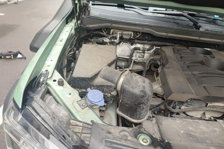 Used JMC DaDao 2023 Fly King 2.3T Gasoline Automatic 4x4 Extreme Edition Engine Bay Right