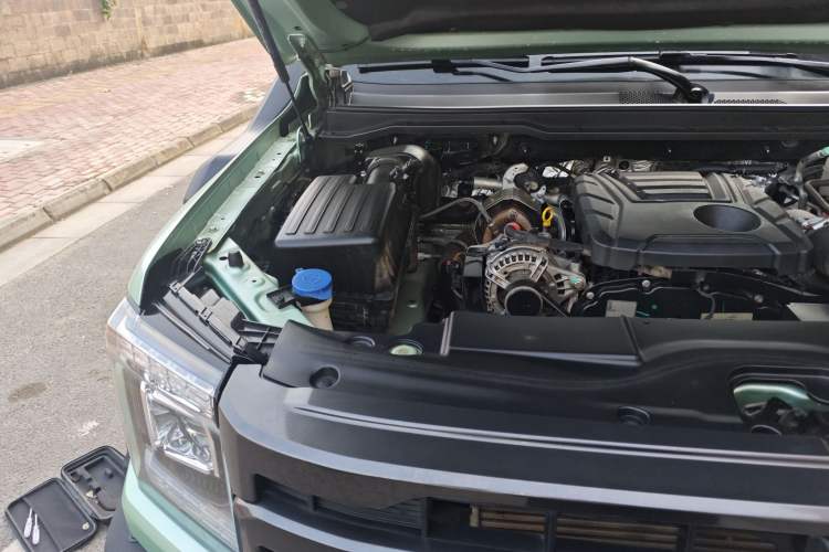 Used JMC DaDao 2023 Fly-Jiang 2.3T Diesel Automatic 4x4 Extreme Edition Engine Bay Right