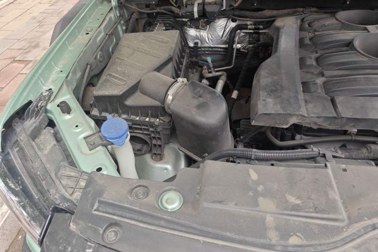 Used JMC DaDao 2023 Fly King 2.3T Gasoline Automatic 4x4 Extreme Edition Engine Bay Right