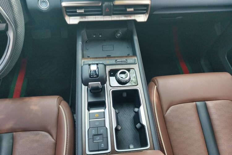Used JMC DaDao 2023 Fly King 2.3T Gasoline Automatic 4x4 Extreme Edition Gear Lever