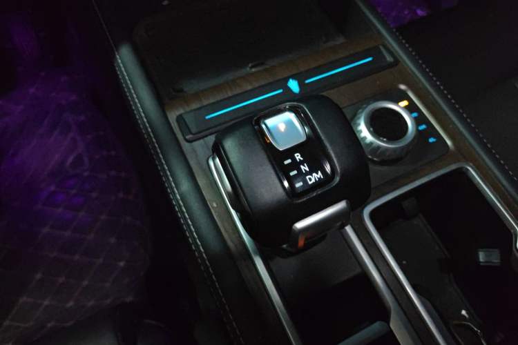 Used JMC DaDao 2023 GWM Tank 2.3T Gasoline Automatic 4x4 Standard-Wheel Supreme Edition Gear Lever