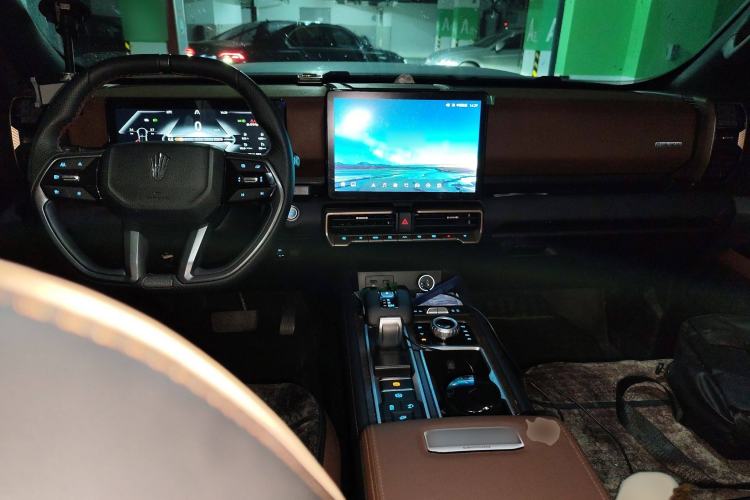 Used JMC DaDao 2023 Fly-Jiang 2.3T Diesel Automatic 4x4 Extreme Edition Interior 2