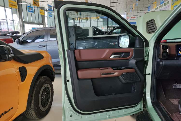 Used JMC DaDao 2023 Fly-Jiang 2.3T Diesel Automatic 4x4 Extreme Edition Left Front Door Interior