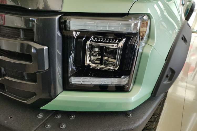 Used JMC DaDao 2023 Fly-Jiang 2.3T Diesel Automatic 4x4 Extreme Edition Left Front Headlight