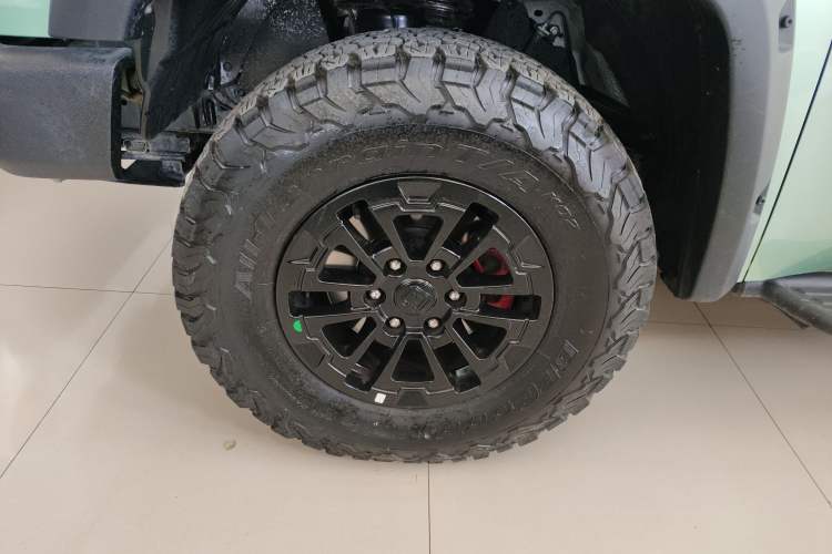 Used JMC DaDao 2023 Fly-Jiang 2.3T Diesel Automatic 4x4 Extreme Edition Left Front Wheel Hub