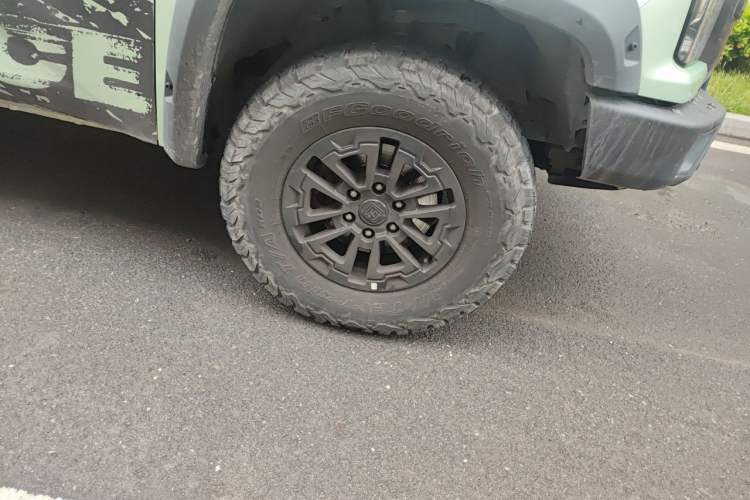 Used JMC DaDao 2023 Fly King 2.3T Gasoline Automatic 4x4 Extreme Edition Right Front Wheel Hub