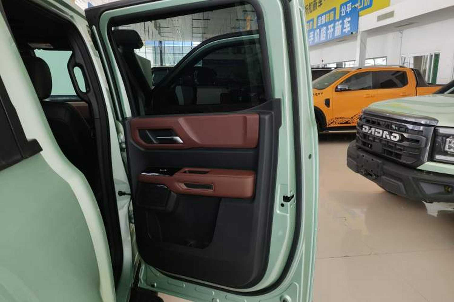 Used JMC DaDao 2023 Fly-Jiang 2.3T Diesel Automatic 4x4 Extreme Edition Right Rear Door Interior