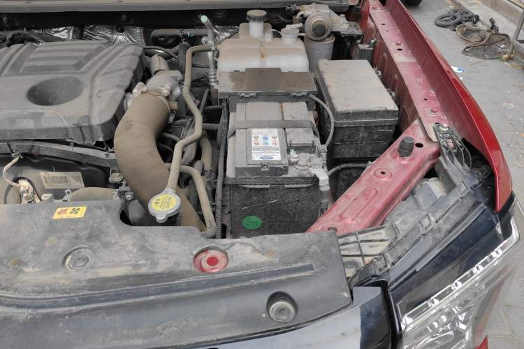 Used JMC DaDao 2023 Fly-Jiang 2.3T Diesel Automatic 4x4 Boundaryless Model Engine Bay Left