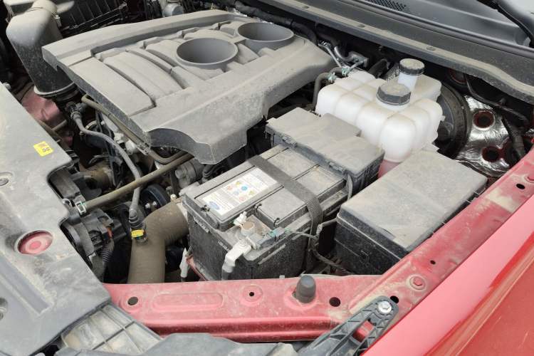 Used JMC DaDao 2023 Fly-Jiang 2.3T Gasoline Automatic 4x4 Boundaryless Model Engine Bay Left