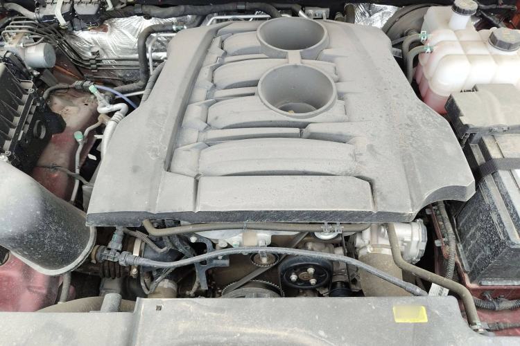 Used JMC DaDao 2023 Fly-Jiang 2.3T Gasoline Automatic 4x4 Boundaryless Model Engine Bay
