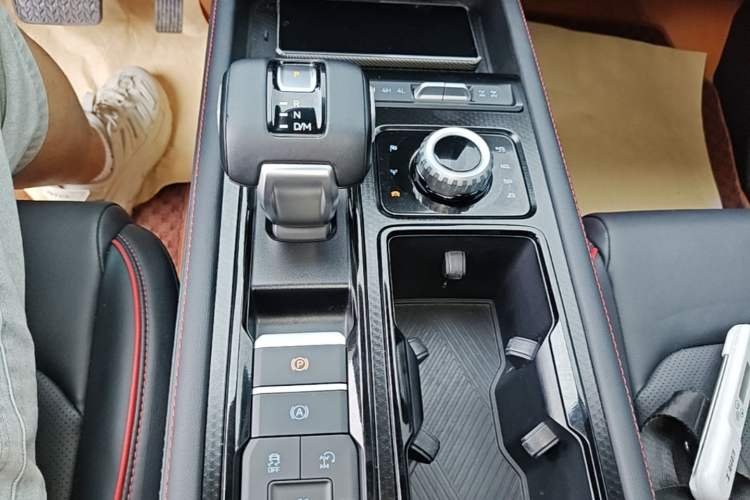 Used JMC DaDao 2023 Fly King 2.3T Gasoline Automatic 4x4 Extreme Edition Gear Lever