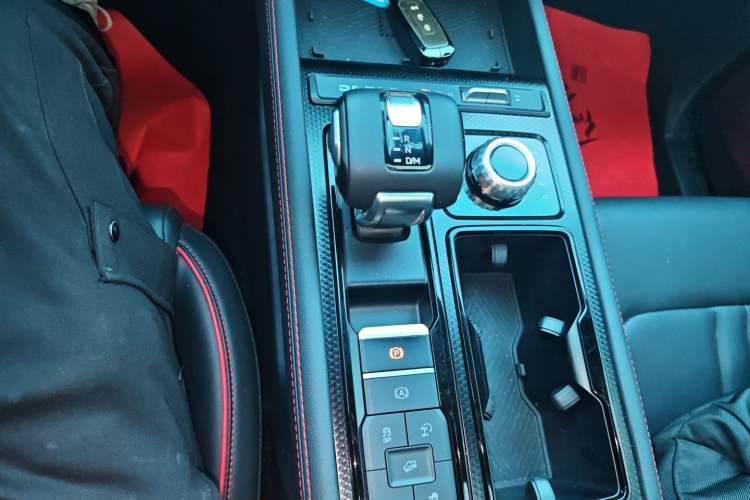 Used JMC DaDao 2023 Fly-Jiang 2.3T Gasoline Automatic 4x4 Boundaryless Model Gear Lever
