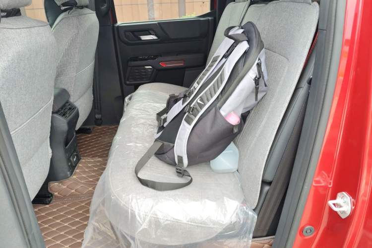 Used JMC DaDao 2023 Fly-Jiang 2.3T Gasoline Automatic 4x4 Boundaryless Model Left Rear Seat
