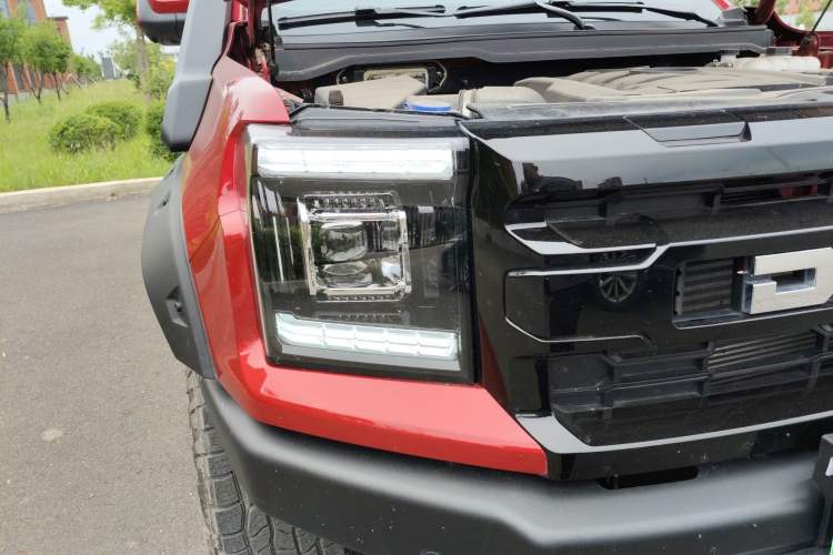 Used JMC DaDao 2023 Fly-Jiang 2.3T Gasoline Automatic 4x4 Boundaryless Model Right Front Headlight