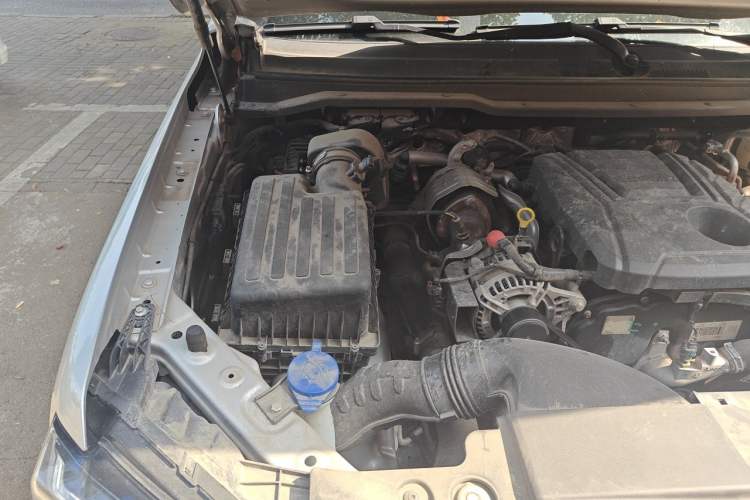 Used JMC DaDao 2023 Chasing Light 2.3T Diesel Automatic 4x4 Standard-Wheel Enjoyment Model Engine Bay Right