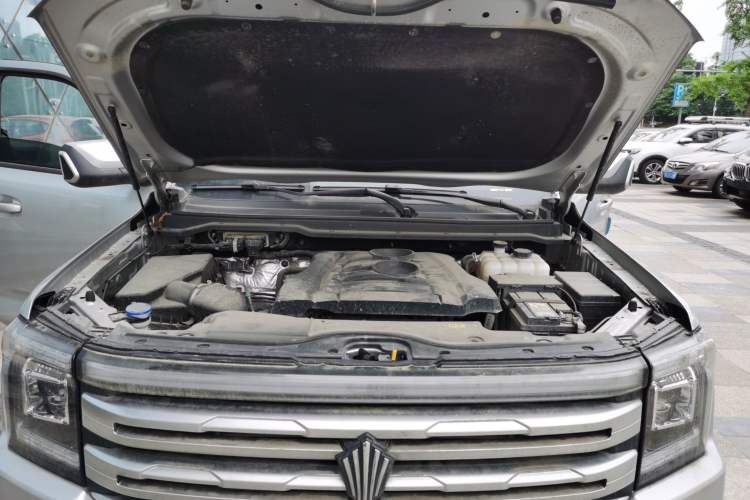 Used JMC DaDao 2023 Chasing Light 2.3T Gasoline Automatic 4x4 Standard-Wheel Enjoyment Model Engine Bay