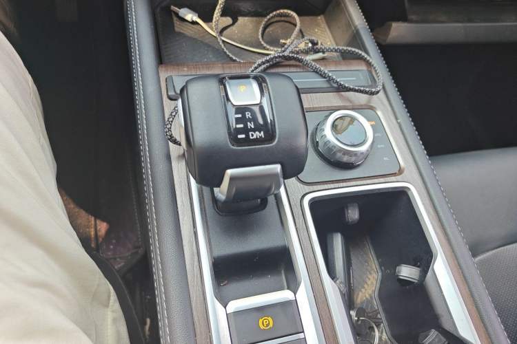 Used JMC DaDao 2023 Chasing Light 2.3T Diesel Automatic 4x4 Standard-Wheel Enjoyment Model Gear Lever