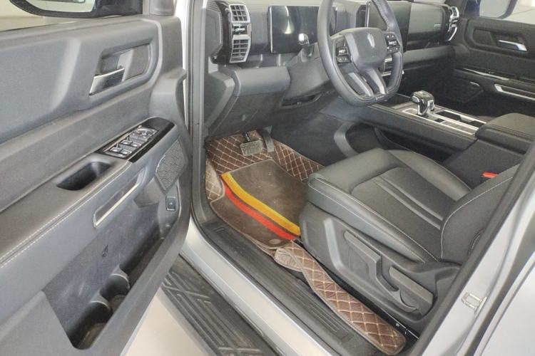 Used JMC DaDao 2023 Chasing Light 2.3T Diesel Automatic 4x4 Standard-Wheel Enjoyment Model Interior 2