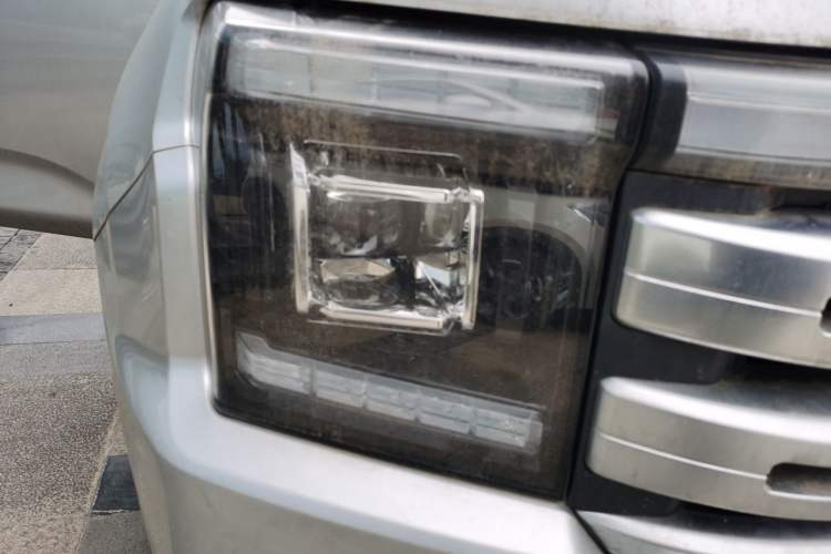 Used JMC DaDao 2023 Chasing Light 2.3T Gasoline Automatic 4x4 Standard-Wheel Enjoyment Model Right Front Headlight