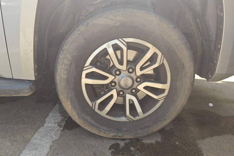 Used JMC DaDao 2023 Chasing Light 2.3T Diesel Automatic 4x4 Standard-Wheel Enjoyment Model Right Front Wheel Hub