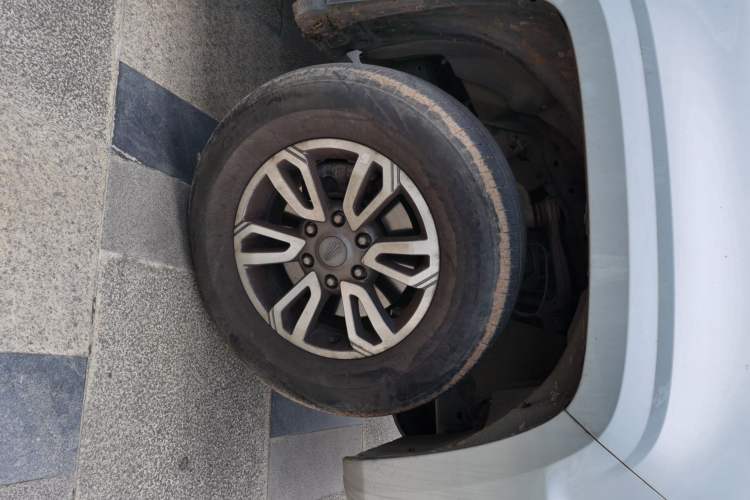 Used JMC DaDao 2023 Chasing Light 2.3T Gasoline Automatic 4x4 Standard-Wheel Enjoyment Model Right Front Wheel Hub