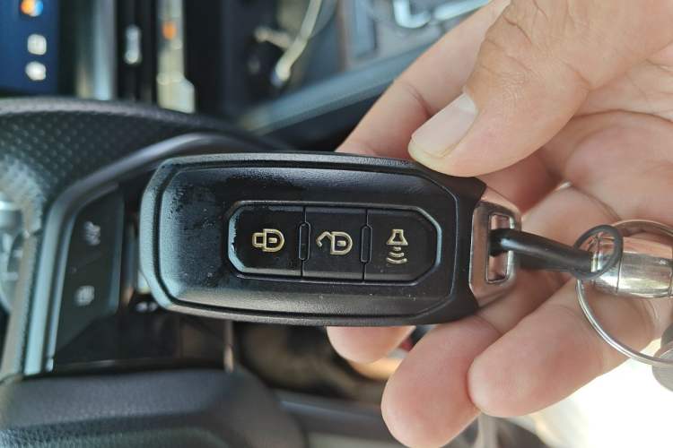 Used JMC DaDao 2023 Chasing Light 2.3T Diesel Automatic 4x4 Standard-Wheel Enjoyment Model Vehicle Key