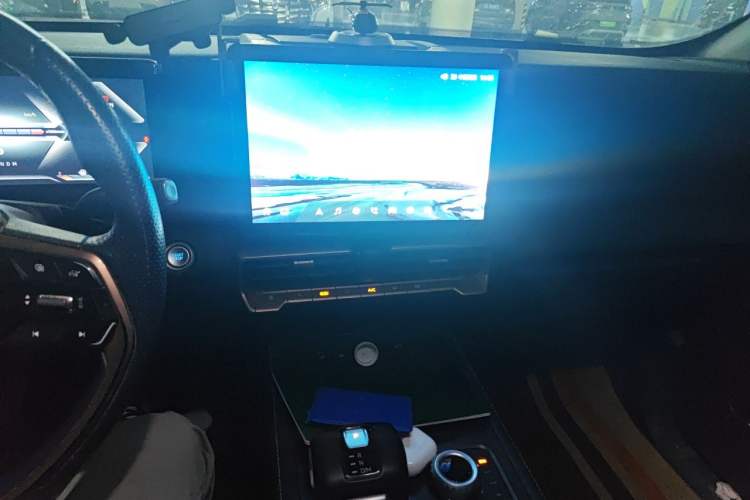 Used JMC DaDao 2023 GAC Trumpchi Greiz 2.3T Gasoline Automatic 4x4 Standard Wheelbase Luxury Edition Audio And AC Panel