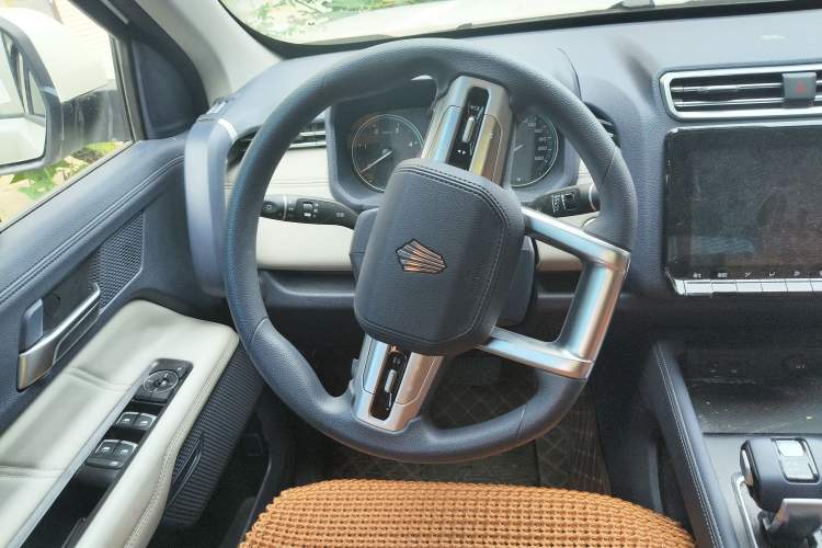 Used JMC DaDao 2023 All-Purpose Model 2.3T Diesel Automatic Two-Wheel Drive Standard Wheelbase Comfort Edition Steering Wheel
