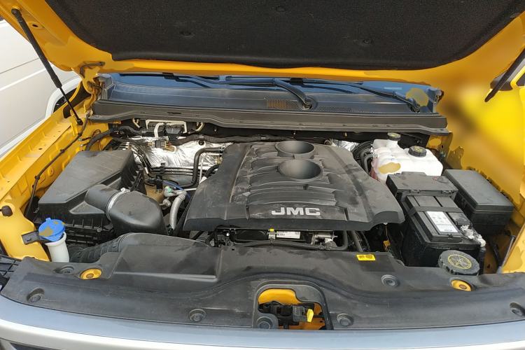 Used JMC DaDao 2023 All-Purpose 2.3T Gasoline Manual Two-Wheel-Drive Standard Wheelbase Comfort Edition Engine Bay