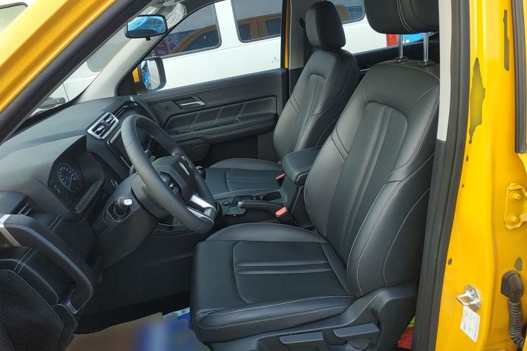 Used JMC DaDao 2023 All-Purpose 2.3T Gasoline Manual Two-Wheel-Drive Standard Wheelbase Comfort Edition Left Front Seat