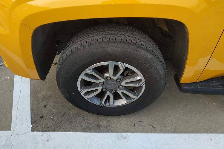 Used JMC DaDao 2023 All-Purpose 2.3T Gasoline Manual Two-Wheel-Drive Standard Wheelbase Comfort Edition Left Front Wheel Hub