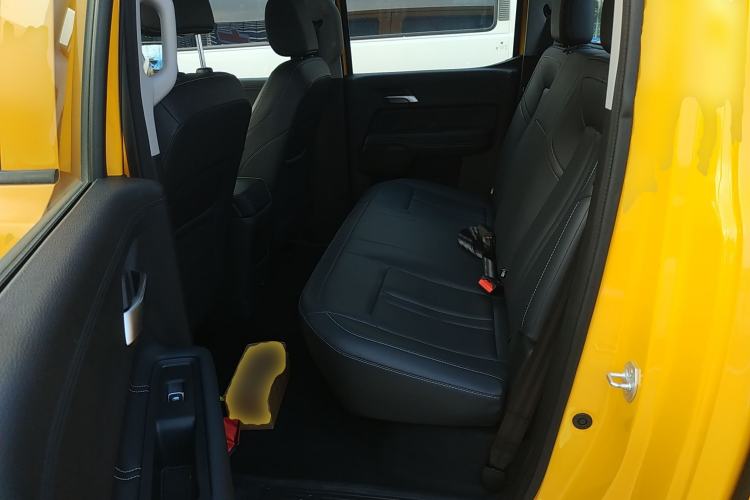 Used JMC DaDao 2023 All-Purpose 2.3T Gasoline Manual Two-Wheel-Drive Standard Wheelbase Comfort Edition Left Rear Seat