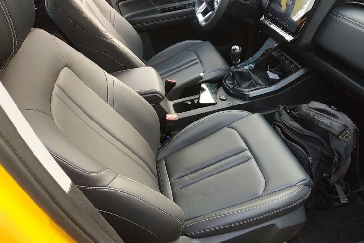 Used JMC DaDao 2023 All-Purpose 2.3T Gasoline Manual Two-Wheel-Drive Standard Wheelbase Comfort Edition Right Front Seat