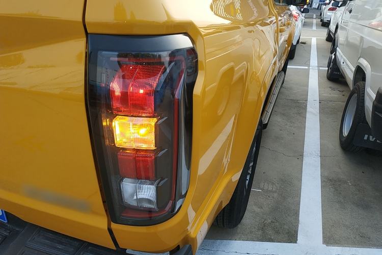Used JMC DaDao 2023 All-Purpose 2.3T Gasoline Manual Two-Wheel-Drive Standard Wheelbase Comfort Edition Right Rear Taillight