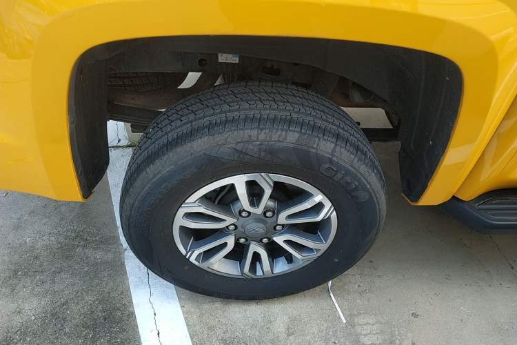 Used JMC DaDao 2023 All-Purpose 2.3T Gasoline Manual Two-Wheel-Drive Standard Wheelbase Comfort Edition Right Rear Wheel Hub