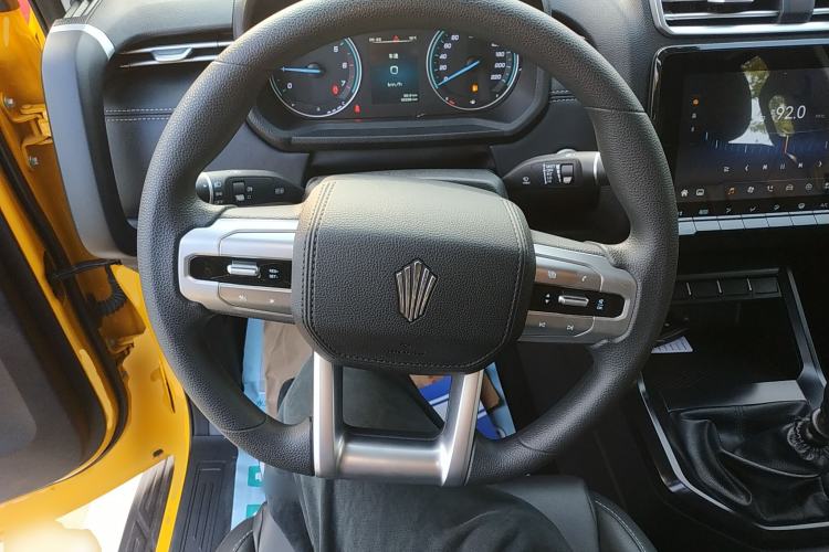 Used JMC DaDao 2023 All-Purpose 2.3T Gasoline Manual Two-Wheel-Drive Standard Wheelbase Comfort Edition Steering Wheel