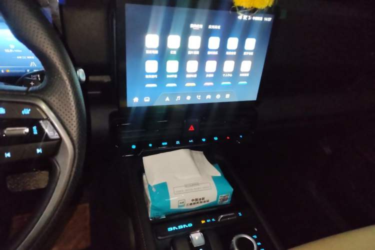 Used JMC DaDao 2024 Explorer 2.3T Gasoline Automatic 4x4 Extreme Edition Audio And AC Panel