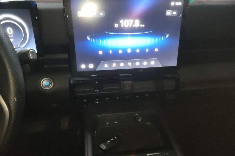 Used JMC DaDao 2024 Explorer 2.3T Diesel Automatic 4x4 Extreme Edition Audio And AC Panel