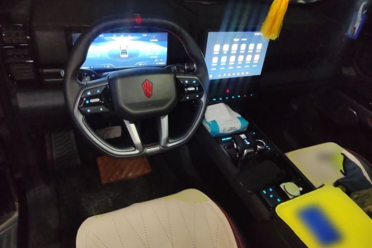 Used JMC DaDao 2024 Explorer 2.3T Gasoline Automatic 4x4 Extreme Edition Center Console