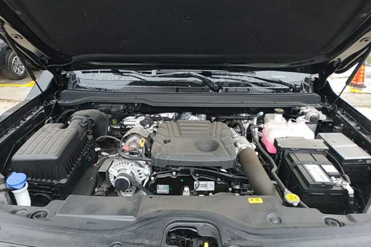 Used JMC DaDao 2024 Gantaner 2.3T Diesel Automatic 4x4 Boundless Edition Engine Bay