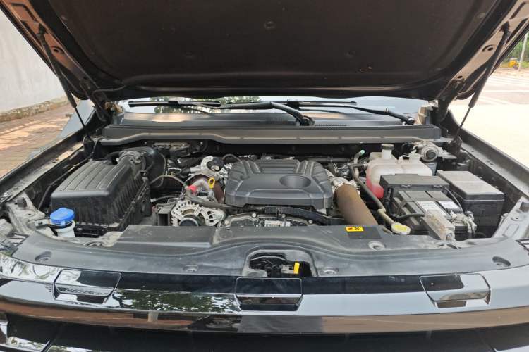 Used JMC DaDao 2024 Explorer 2.3T Diesel Automatic 4x4 Extreme Edition Engine Bay